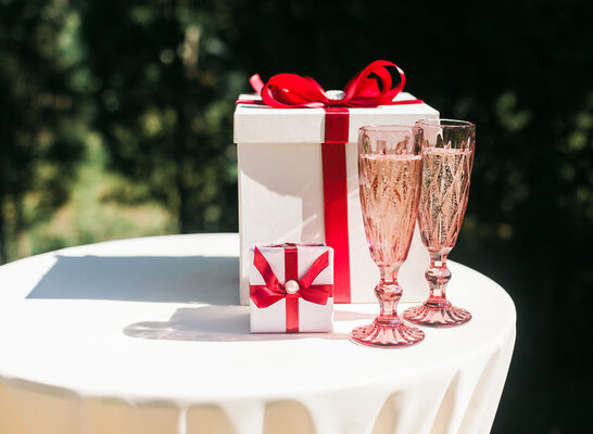 30 Luxury Wedding Gifts for Excited Newlyweds