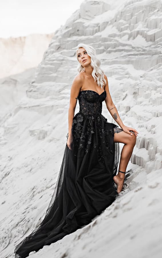 Enchanting Black Corset Wedding Dress with Detachable Cups