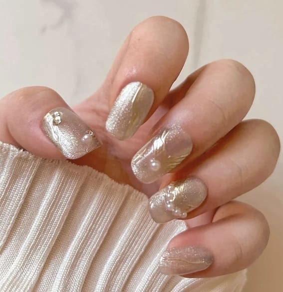 Small Pearl Gilt Sparkle Nails